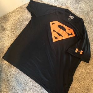 UNDER ARMOUR SZ XL men’s HEAT GEAR Superman logo top